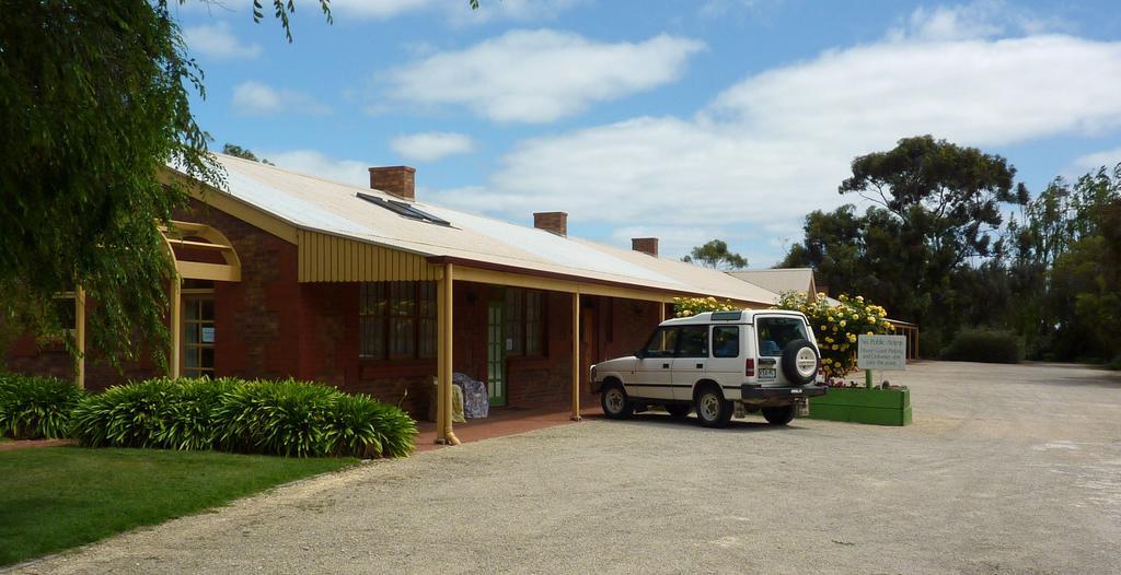 Coonawarra Place Motor Inn Dış mekan fotoğraf