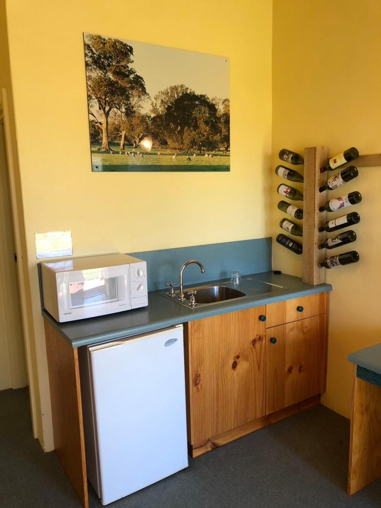 Coonawarra Place Motor Inn Dış mekan fotoğraf