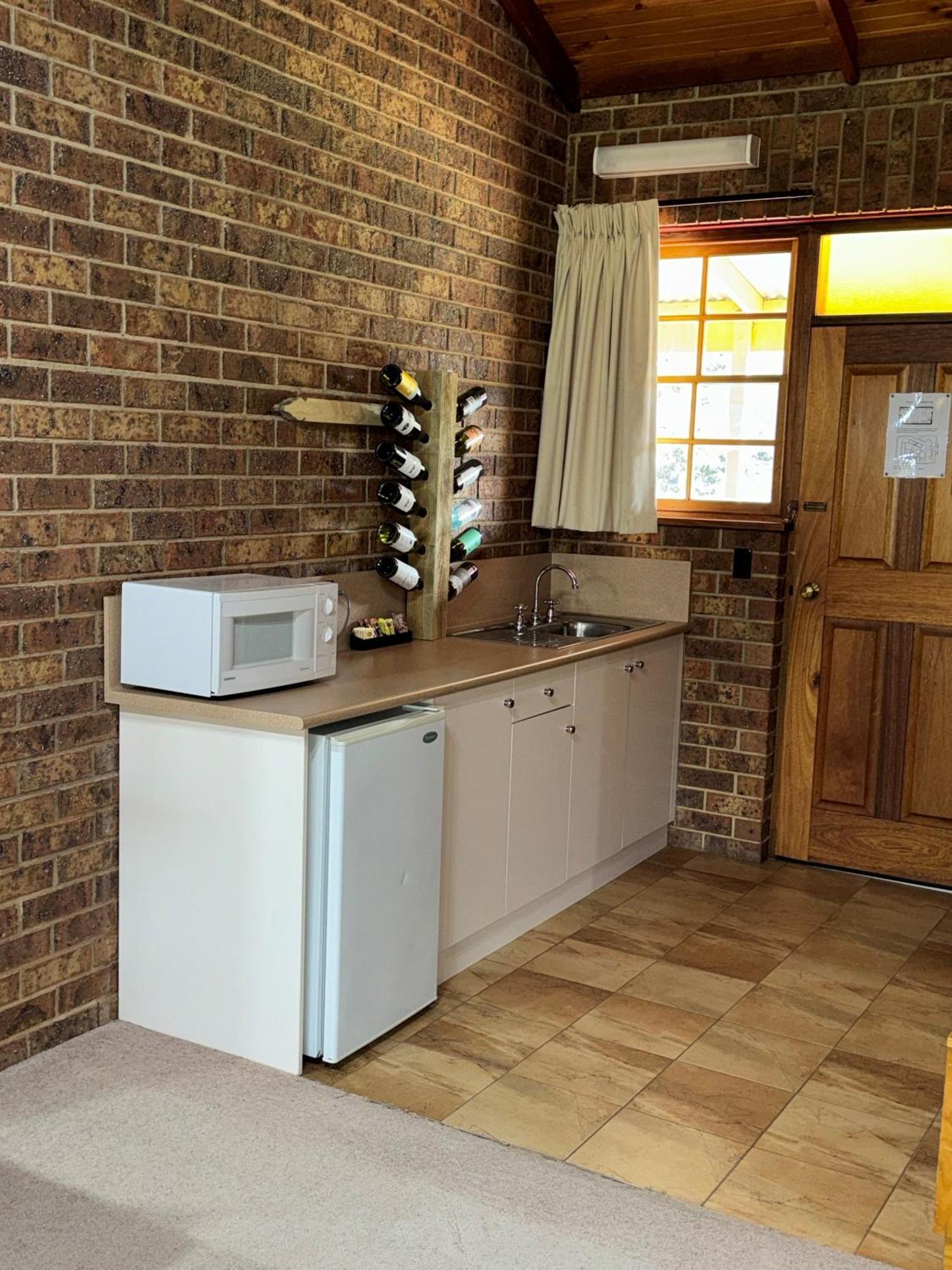 Coonawarra Place Motor Inn Dış mekan fotoğraf