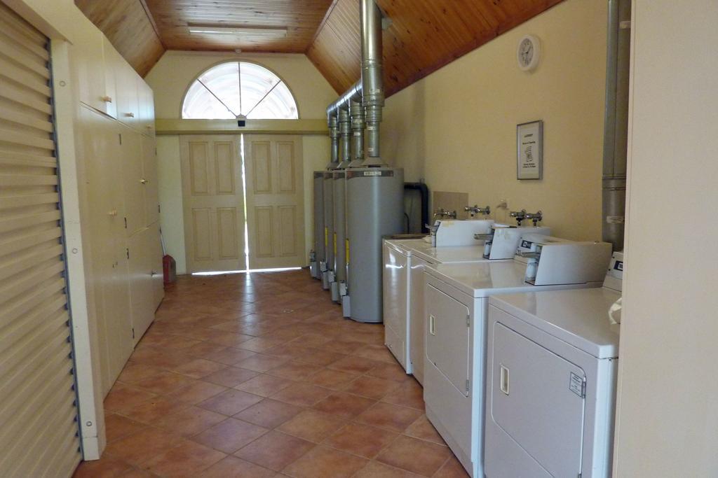Coonawarra Place Motor Inn Dış mekan fotoğraf