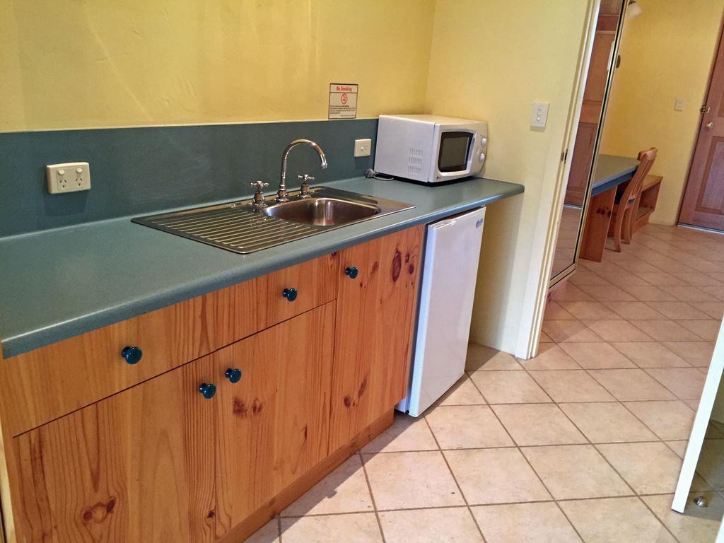 Coonawarra Place Motor Inn Dış mekan fotoğraf