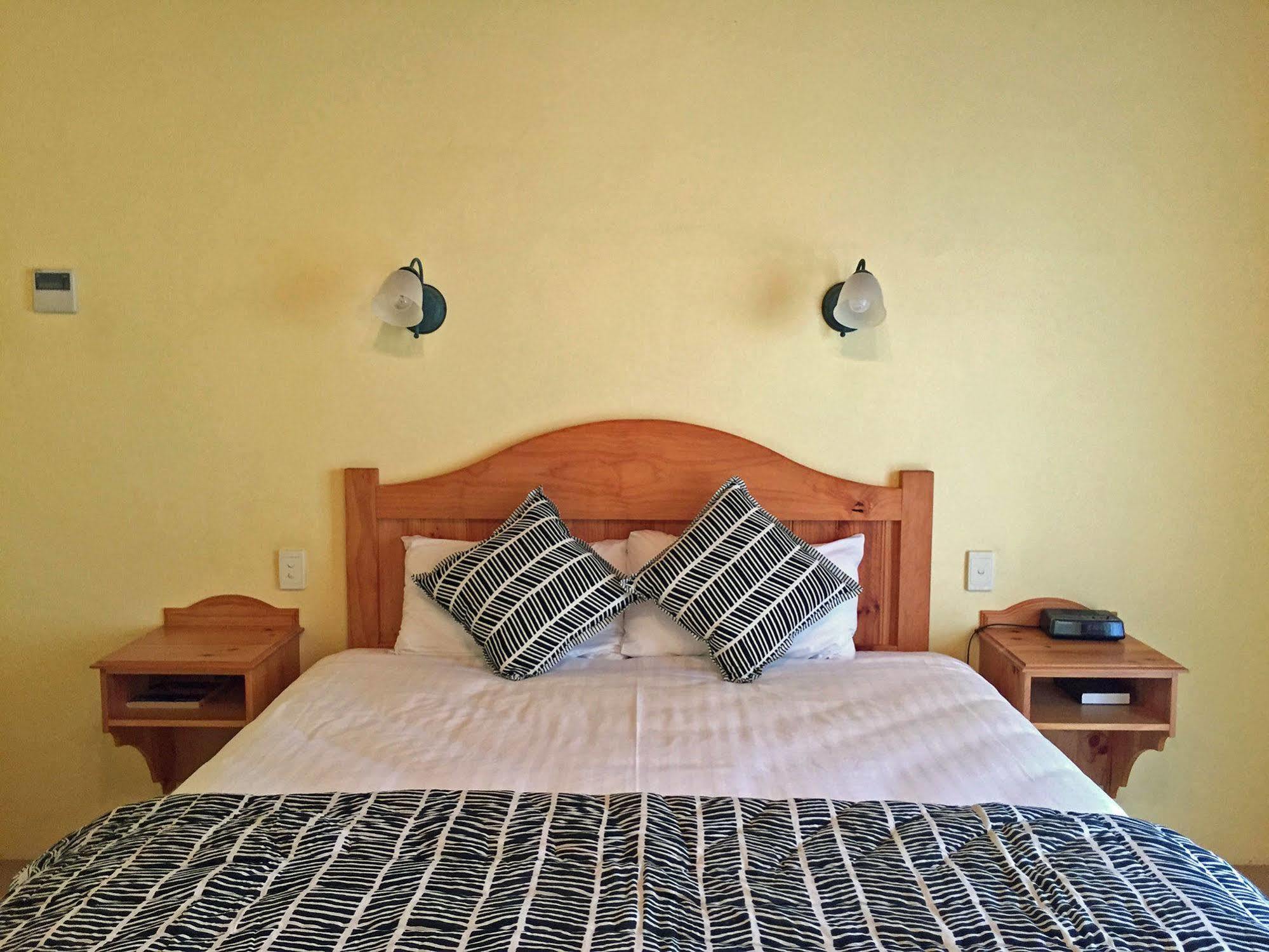 Coonawarra Place Motor Inn Dış mekan fotoğraf