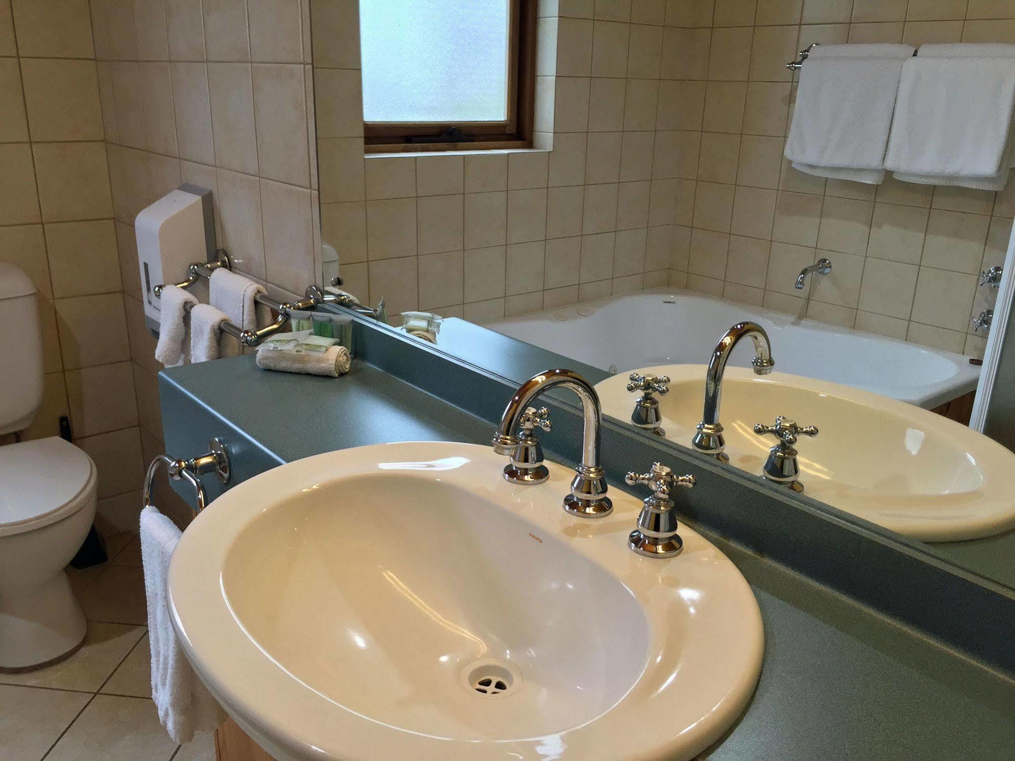 Coonawarra Place Motor Inn Dış mekan fotoğraf