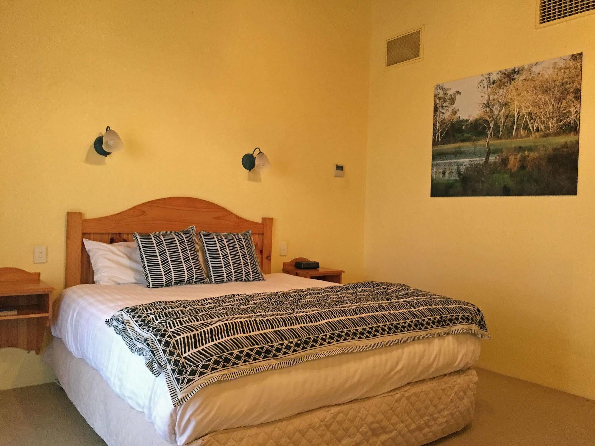Coonawarra Place Motor Inn Dış mekan fotoğraf